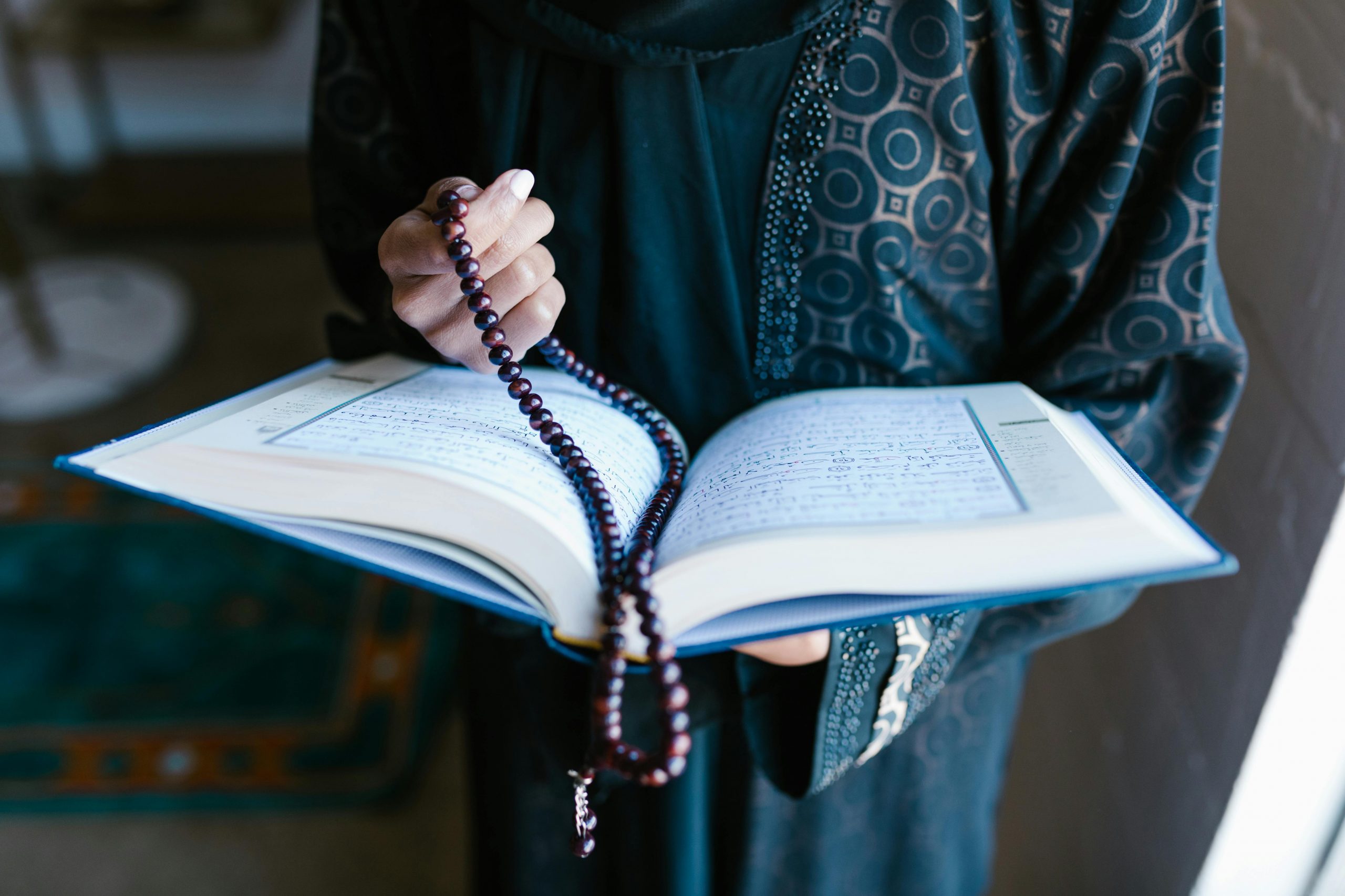 Assalamu Alaikum!

Alhamdulillah, I have been with Quran Circle for quite some time. I specialise in teaching girls how to pray the Qur'an and the fundamentals of Islam.